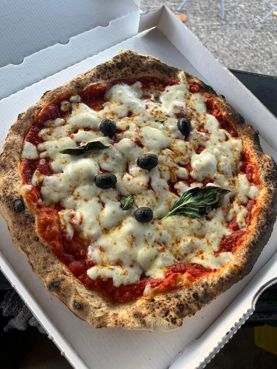 Pizza fraîchement sortie du four
